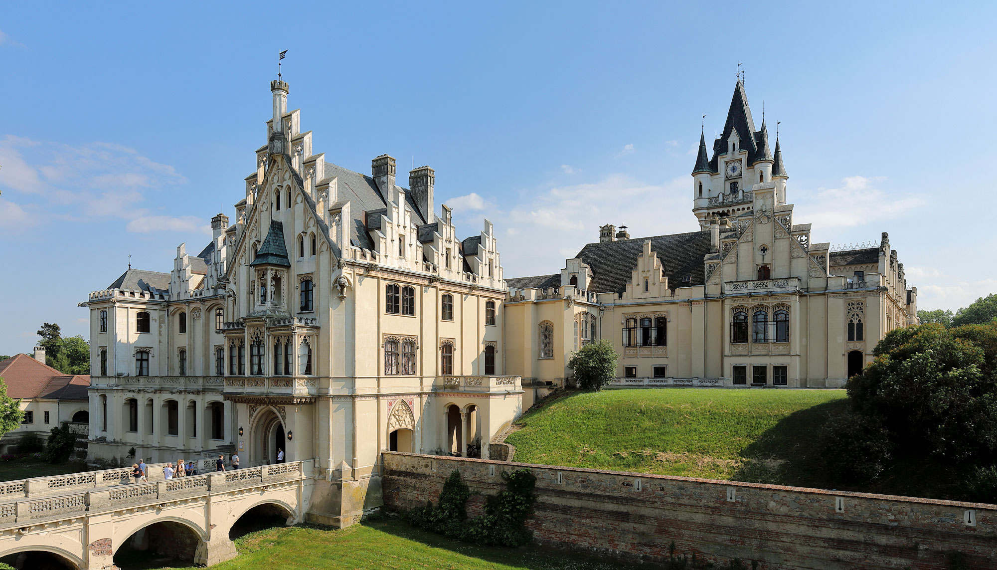 Schloss Grafenegg (Photo license: CC-BY-SA 4.0)